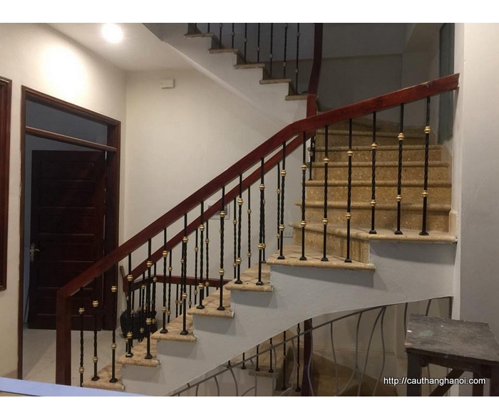 Cầu thang sắt tay vịn gỗ SG10